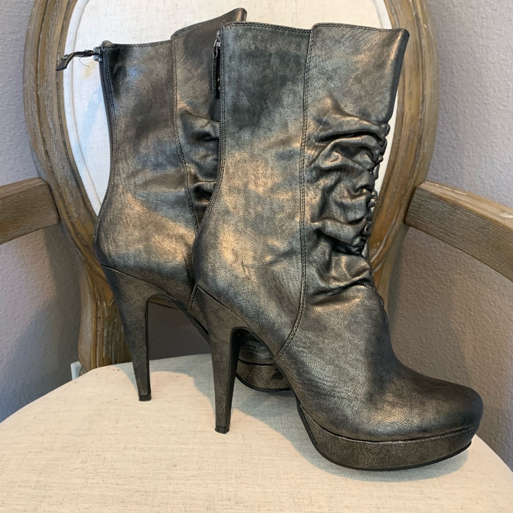 Guess ladies gunmetal leather boots